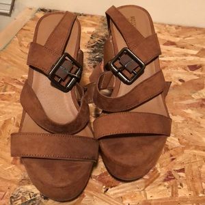 Mossimo wedge hells